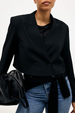 Black Blazer corto oversize de doble botonadura