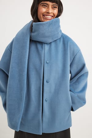 Manteau court avec foulard