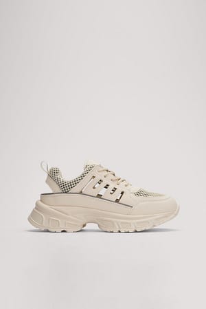 Baskets à détails ajourés