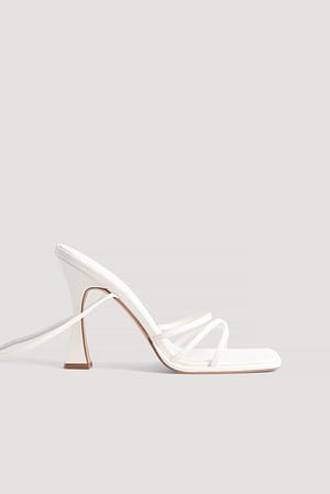 Chaussures à talon sablier, bout carré et brides