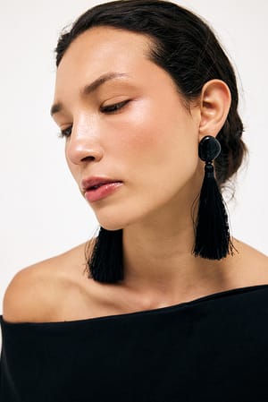 Black Stone Detailed Tassel Earrings