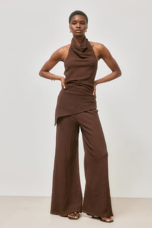 Brown Strukturerade byxor med vida ben
