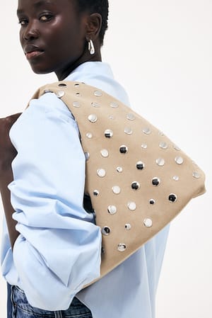 Beige Schultertasche mit Nieten