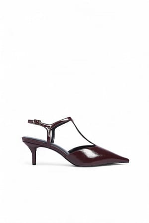 Burgundy Pumps met T-band