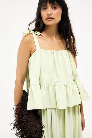 Sage Green Top met ruches en strik op de schouder