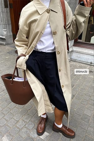 Tvåtonad trenchcoat