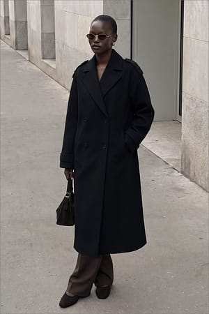 Black Manteau trench détaillé