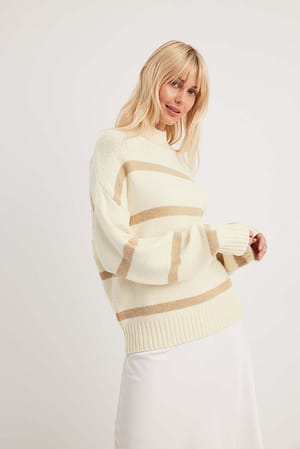 Strikket sweater med striber og rullekrave