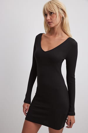 Robe mini côtelée à col en V et manches longues