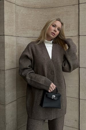 Nougat Strikket oversized cardigan