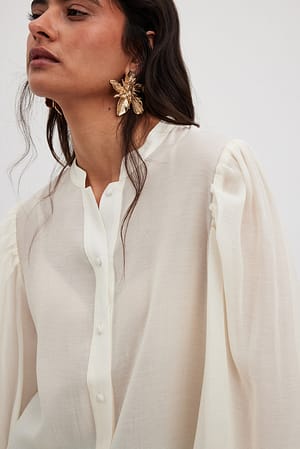 Bluse med vide ermer og knappedetaljer