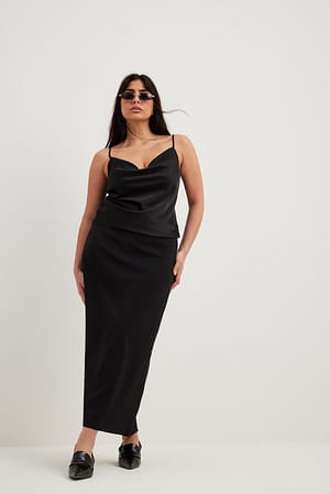 Openvallende satijnen top