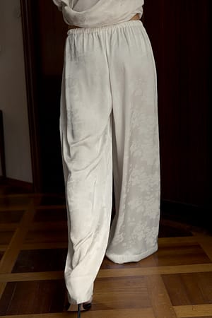 Image 2 of 7