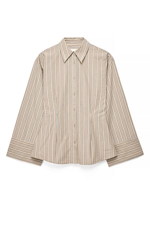 Brown Stripe Bredærmet tætsiddende skjorte