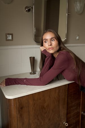 Dark Plum Strikbluse i uldblanding