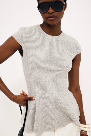Grey Rippstrick-Peplum-Top aus Wollmischung