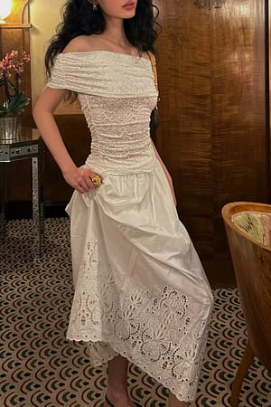 Offshouldertopp i spets