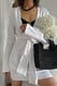 White Hemdblusenkleid mit verdrehter Front