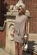 Taupe drapiertes Minikleid mit Cape
