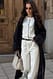 Offwhite Strickjacke mit Kontrastknöpfen