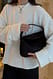 Black Lederhandtasche mit überlappenden Elementen
