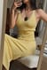 Yellow Geripptes Strickkleid mit tiefem Rückenausschnitt