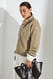 Beige Strickpullover mit Noppen und Reißverschluss
