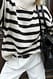 White/Black stripe Gestreifter Strickpullover mit Rollkragen