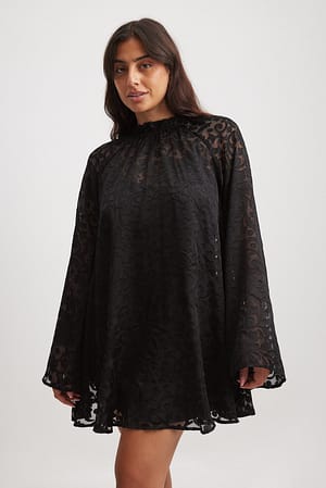 Black Aksamitna sukienka mini z elementami przepalonymi
