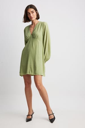 Dusty Green Teksturowana zwiewna sukienka mini