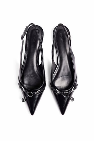 Black Flate sko med metalldetaljer