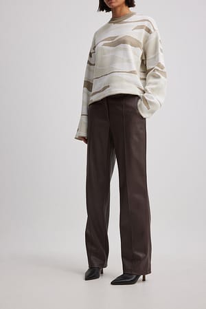 Brown PU-bukser med middels høyt liv
