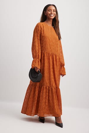 Rust Zwiewna teksturowana sukienka w kropki