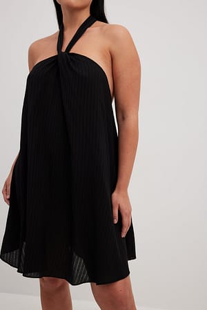 Black Strukturalna mini sukienka z wiązaniem na szyi