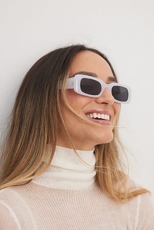 Cloud White Resirkulerte solbriller med bred retrolook