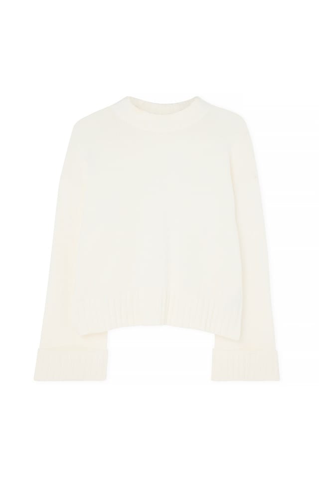 Offwhite Strickpullover mit gefalteten Ärmeln