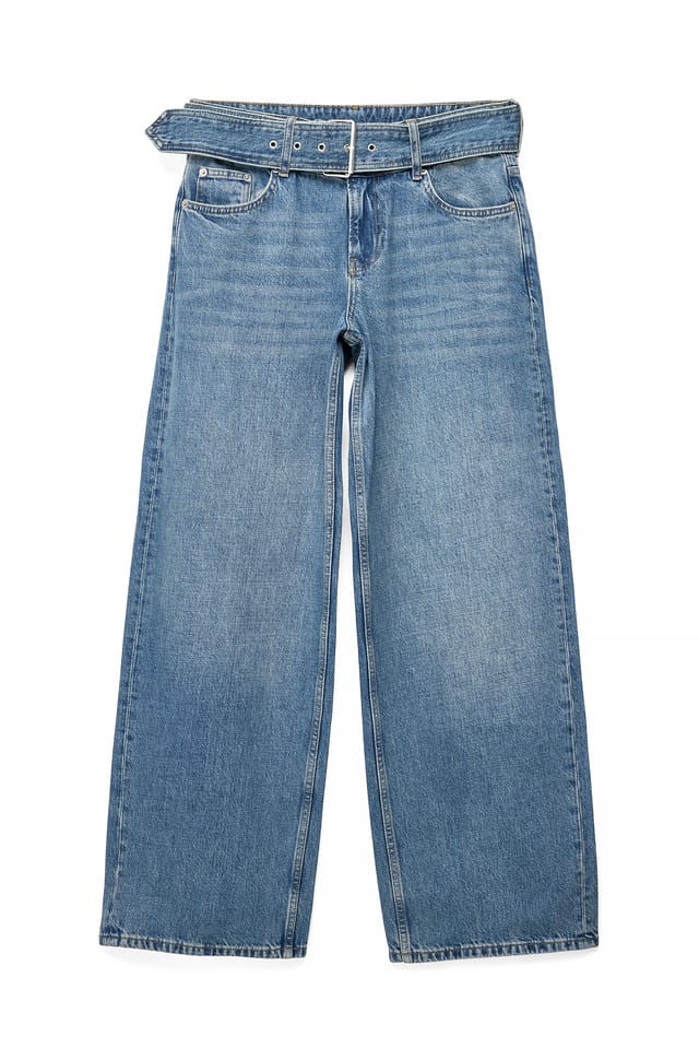 Light Blue Jeans mit Gürteldetail
