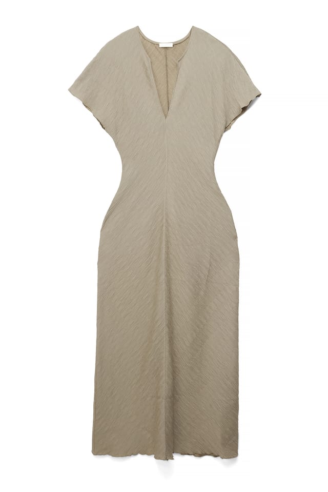 Taupe Crinkle Maxikleid mit kurzen Ärmeln