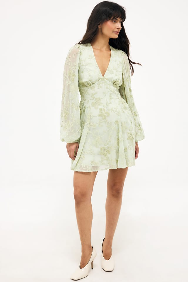 Sage Green besticktes Chiffon-Minikleid mit langen Ärmeln