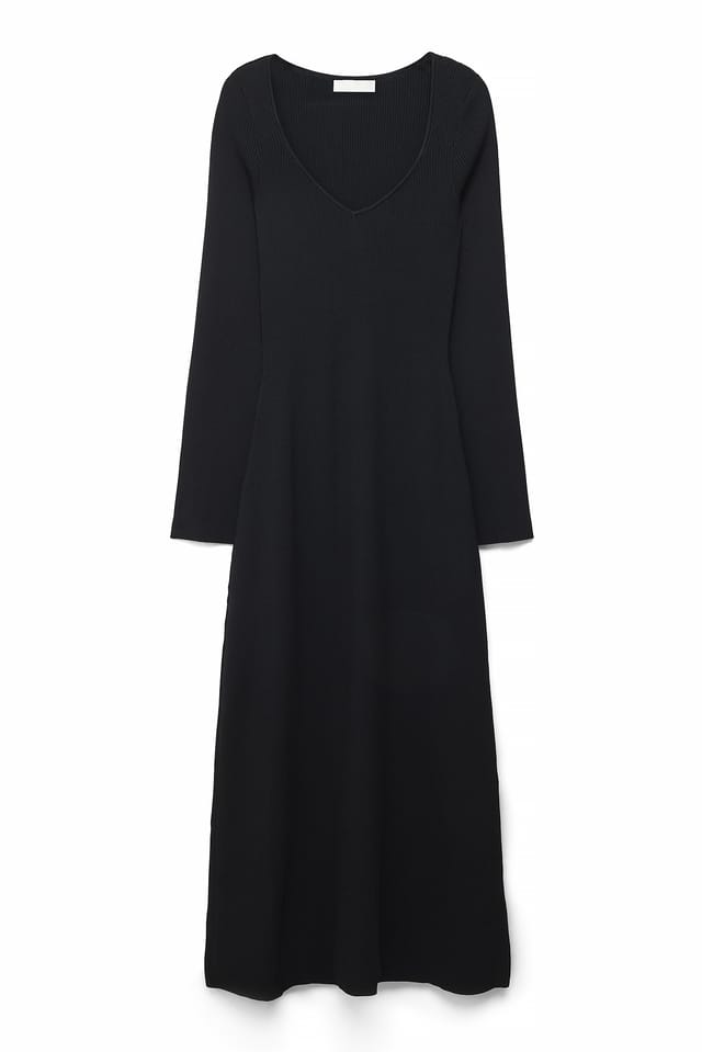 Black Fine Knitted Trumpet Sleeve Midi Dress