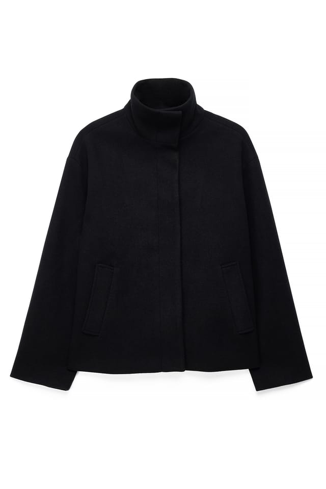 Black Kurzmantel mit hohem Kragen