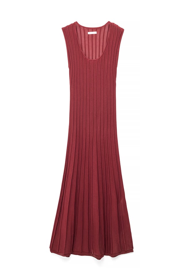 Rustic Red Ripp-Maxikleid aus Strick mit Rundhalsausschnitt
