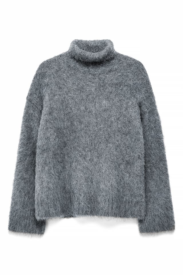 Mid Grey Stickad tröja i alpackamix med turtleneck