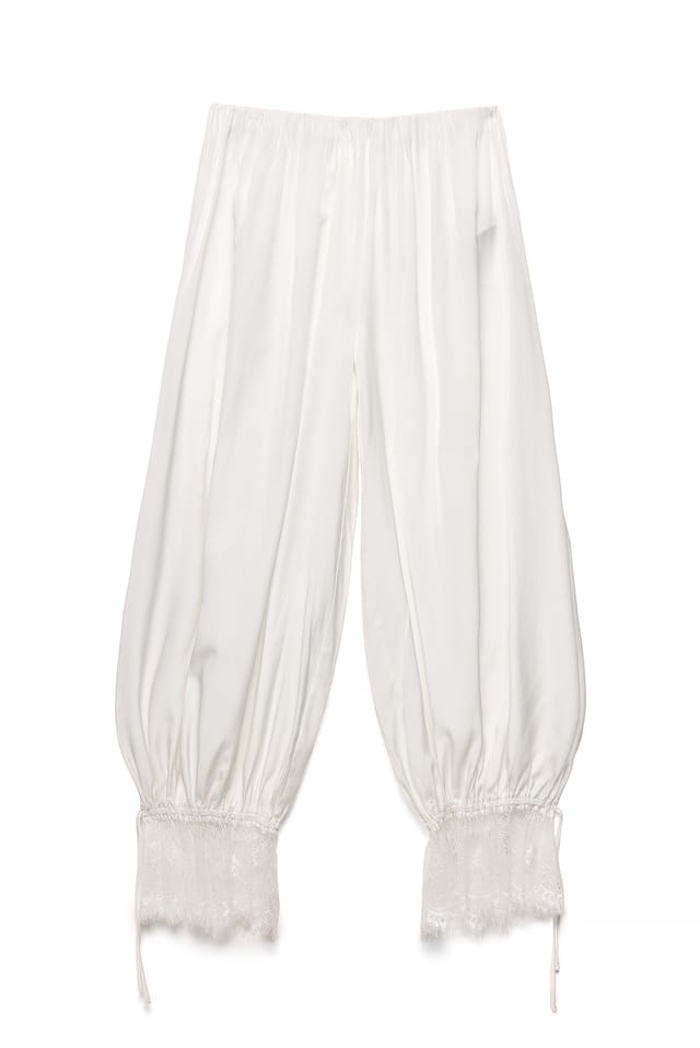 Offwhite Ballongbyxor med spetsdetalj