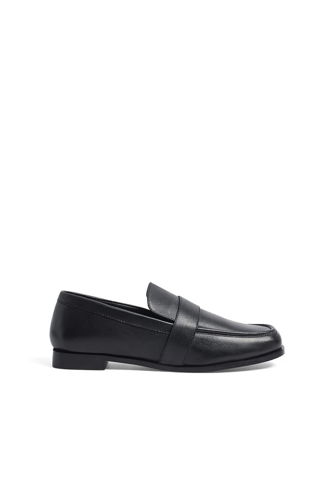 Black Leder-Slipper mit eckiger Zehenpartie