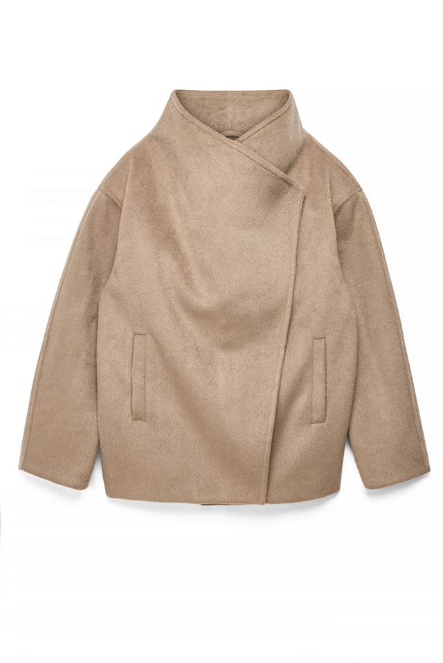 Taupe Jacke mit übergroßem Trichterkragen