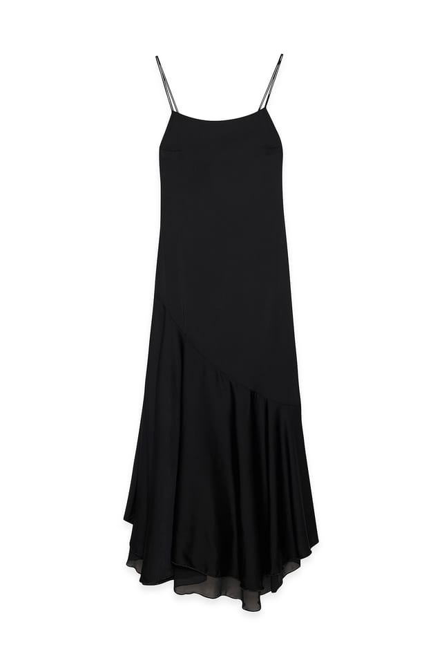 Black Asymmetrisk tierad underklänning i satin