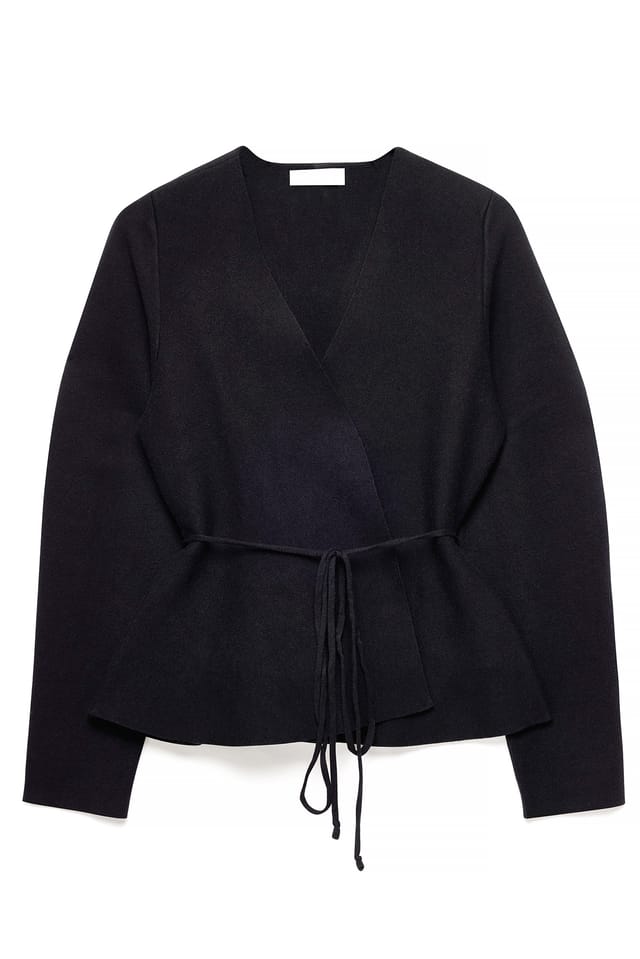 Black taillierter Cardigan mit ausgestellten Ärmeln