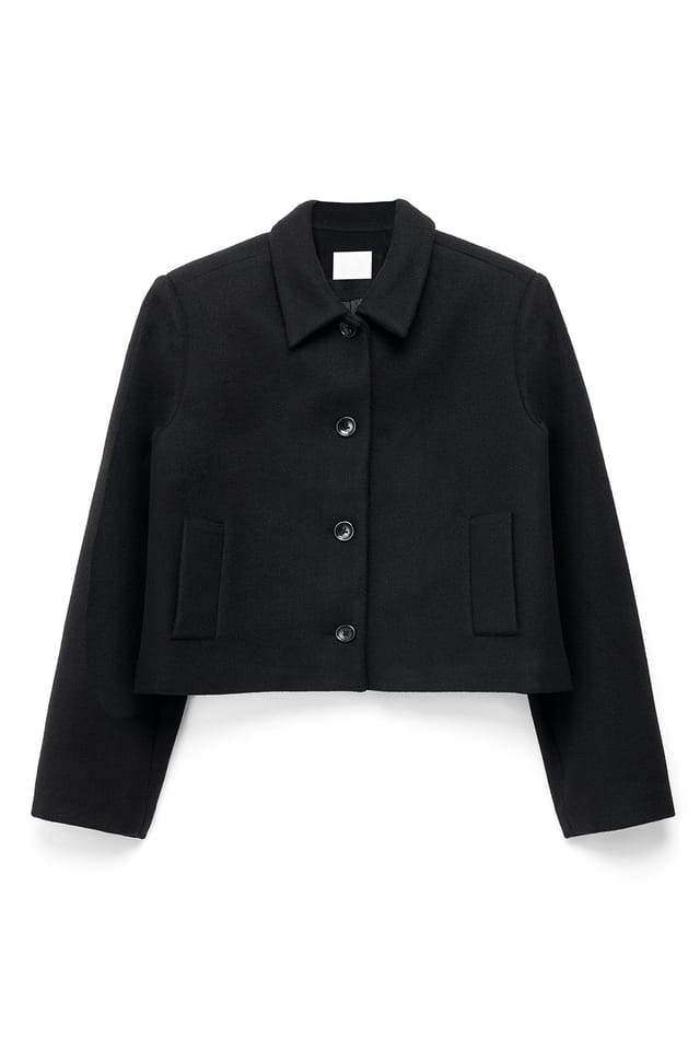 Black Kort kappa med skarpa axlar