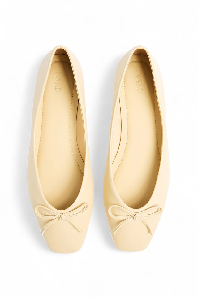 Light Yellow Ballerinaskor med fyrkantig tå och rosett